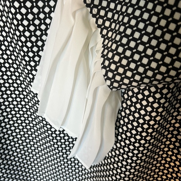 New York and Company Short Sleeve Dress - Picture 4 of 7